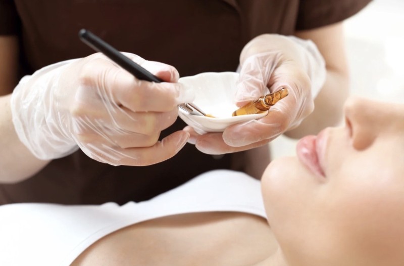 Prête pour un peeling chez Athena AESTHE à Cuers proche de la Crau ? Voici ce que vous devez savoir avant votre séance