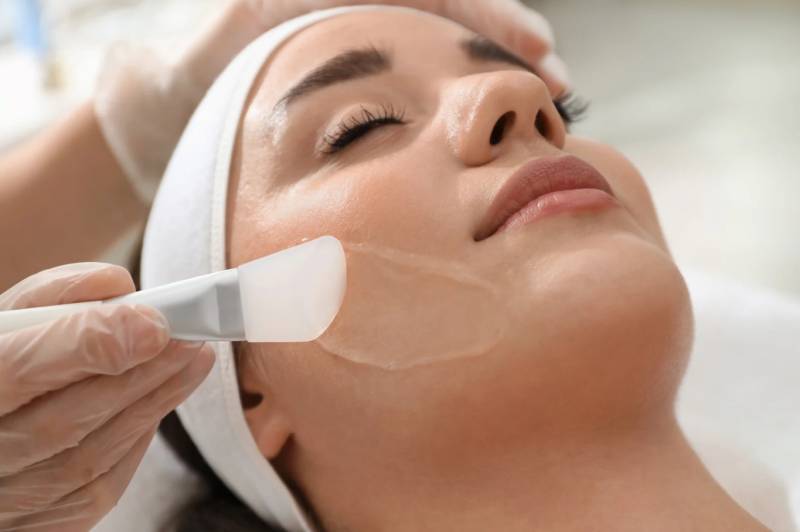 Peeling superficiel au centre Athéna Aesthé à Cuers