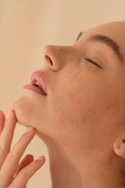 Redessinez l’ovale de votre visage chez Athena AESTHE à Cuers, proche de La Crau