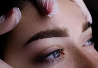 Détatouage laser des sourcils au centre Athéna Aesthé à Cuers entre Toulon et Hyeres
